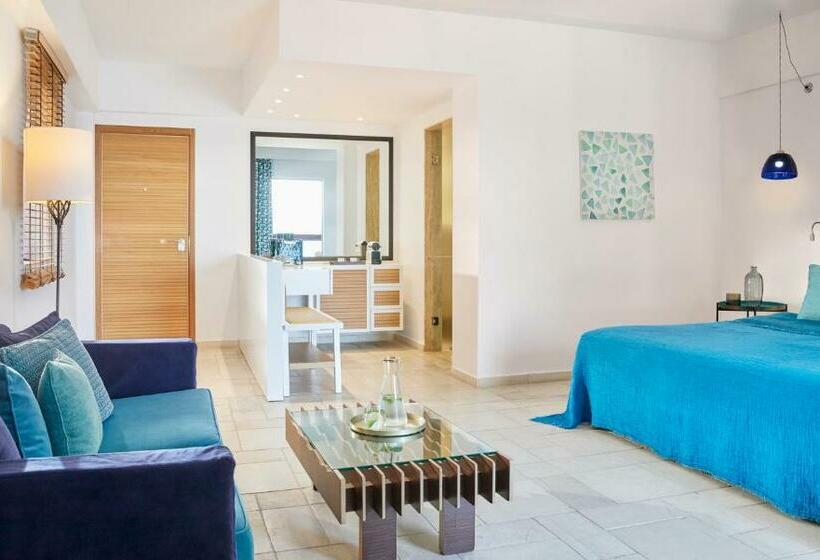 オーシャンビュージュニアスイート, Eagles Palace