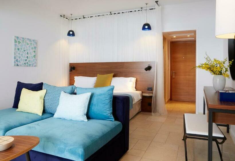 オーシャンビュージュニアスイート, Eagles Palace