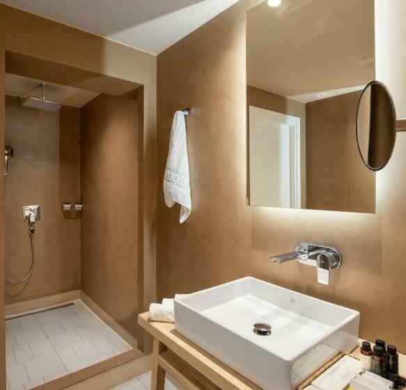 スタンダードバンガロー, Eagles Palace