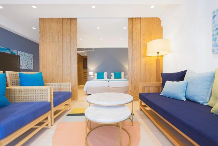 2 Bedrooms Suite Sea View, Eagles Palace