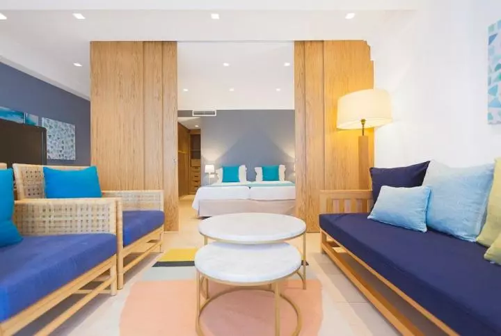 2 Bedrooms Suite Sea View, Eagles Palace