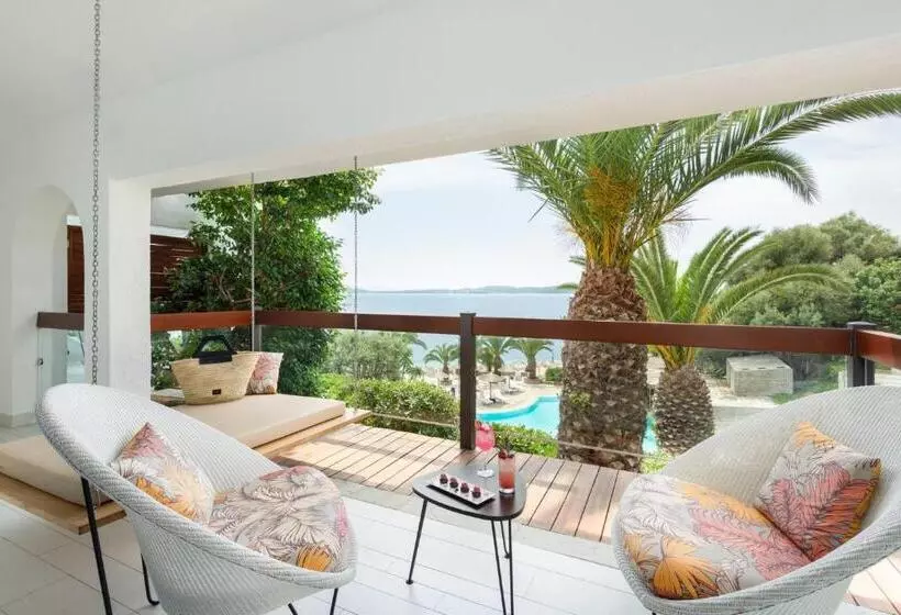 2 Bedrooms Standard Bungalow Sea View, Eagles Palace