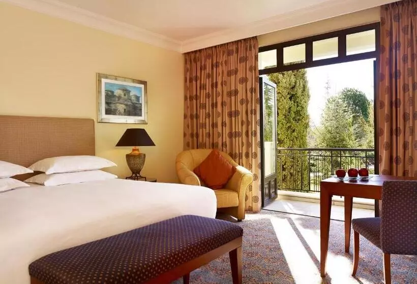 Club Room King Bed