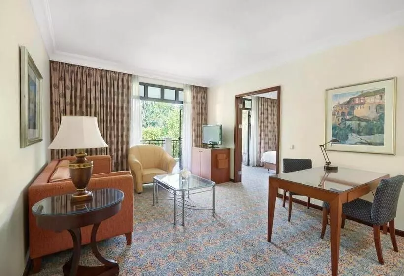 Suite King Bed