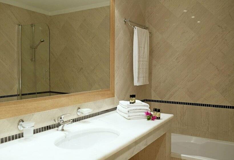 بنجلو قياسى مطل على البحر, Mitsis Norida