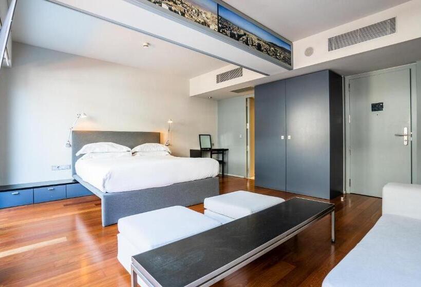 주니어 스위트, Periscope