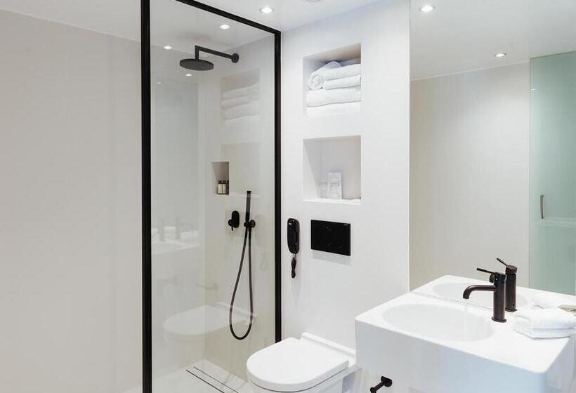 주니어 스위트, Periscope