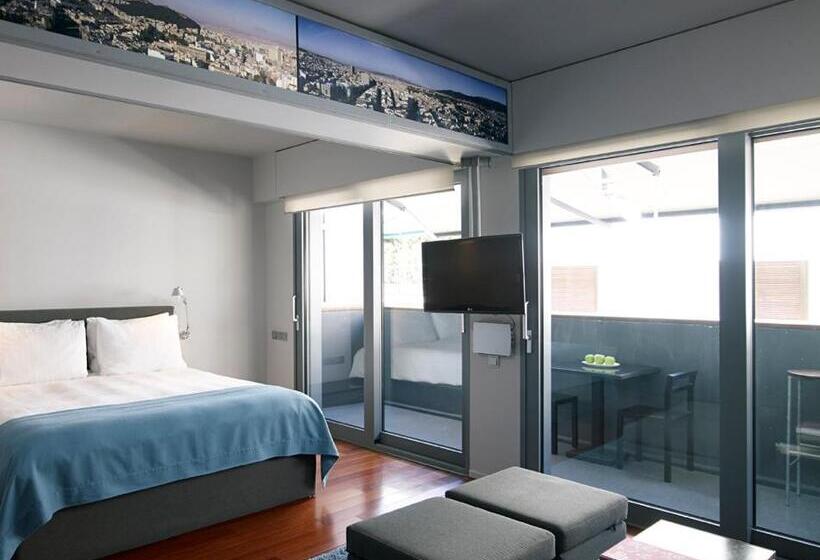 주니어 스위트, Periscope