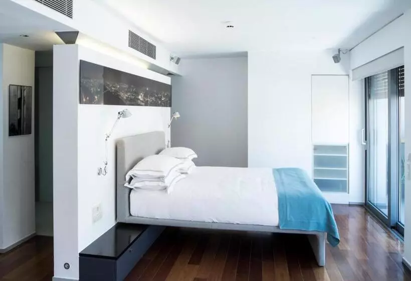 Penthouse Room, Periscope