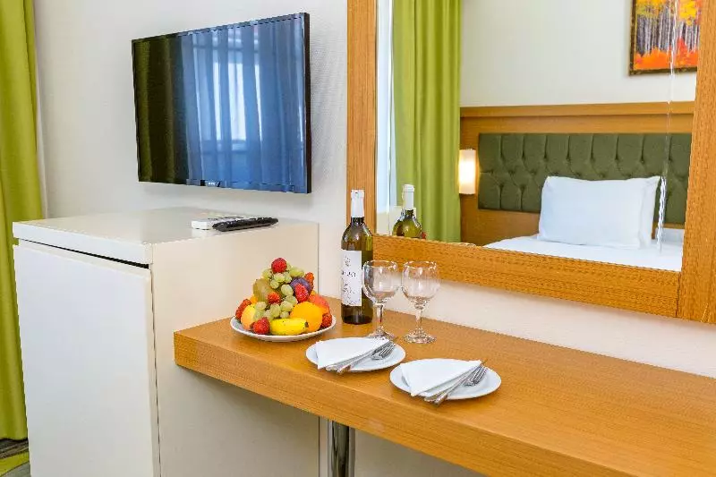 Standard Room, Periscope