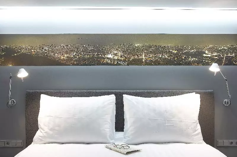 Standard Room, Periscope