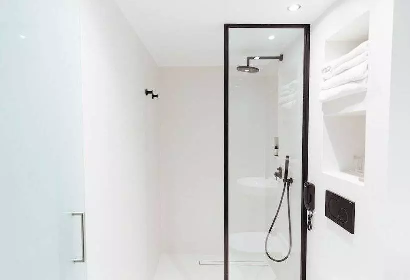 Standard Room, Periscope
