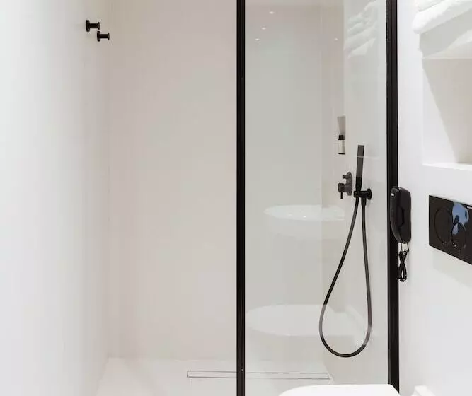 Standard Room, Periscope