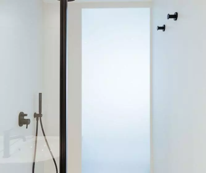 Superior Room, Periscope