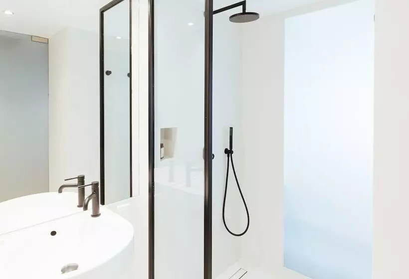 Superior Room, Periscope