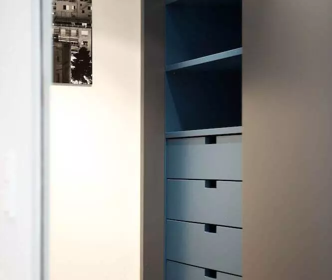 Superior Room, Periscope