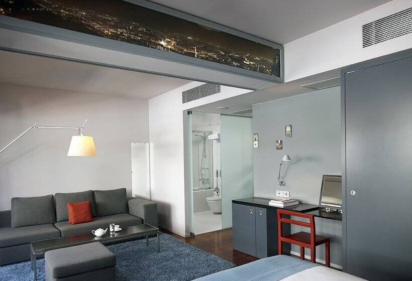 주니어 스위트, Periscope