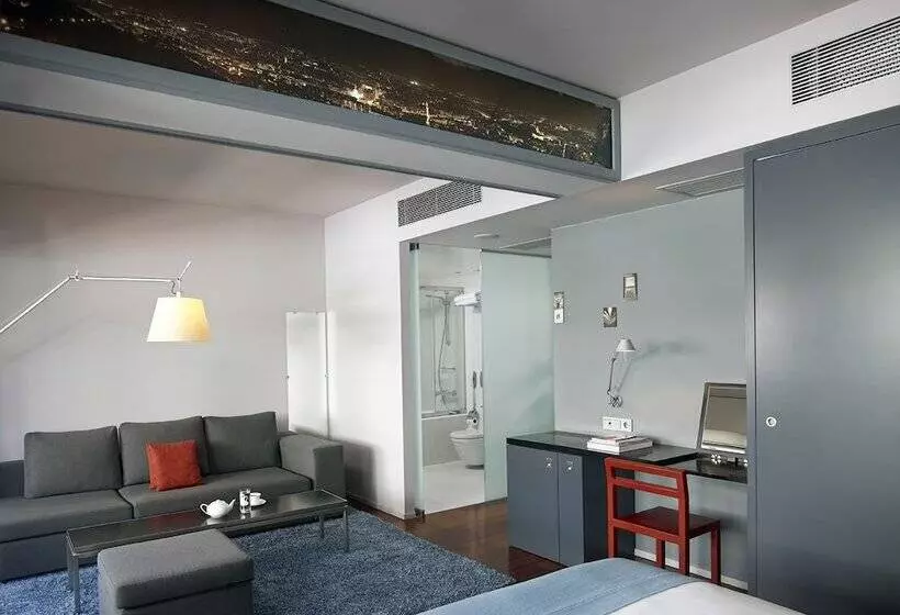 Junior Suite, Periscope