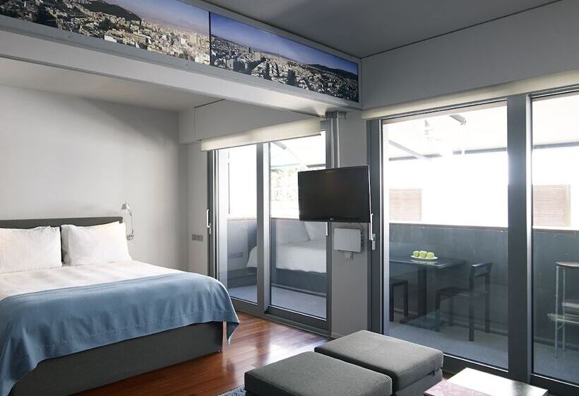 주니어 스위트, Periscope