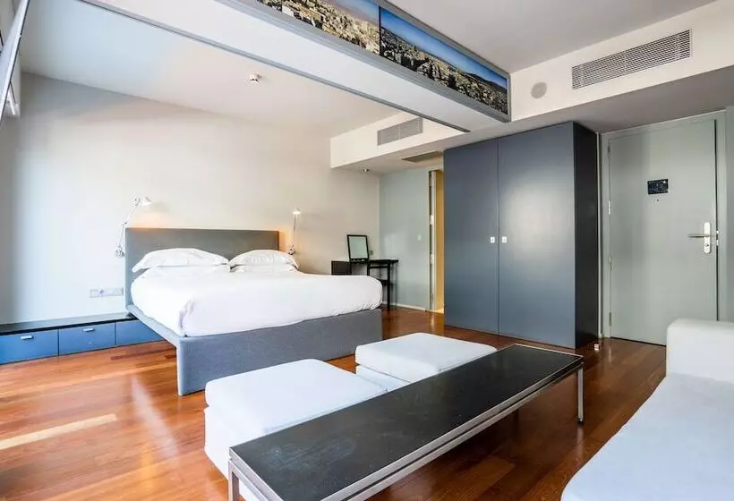 Junior Suite, Periscope