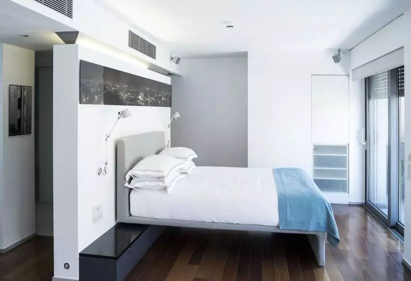 Penthouse Room, Periscope