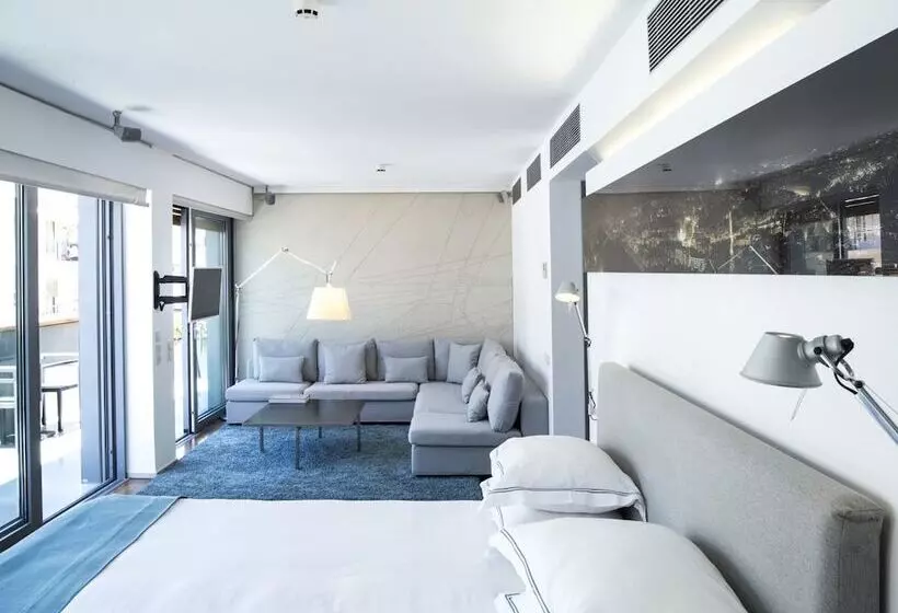 Penthouse Room, Periscope