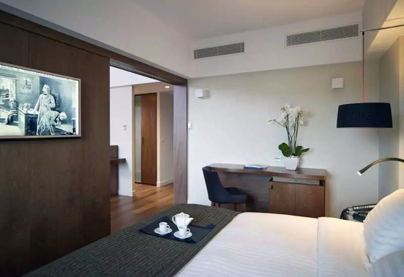 Suite Executiva, Samaria