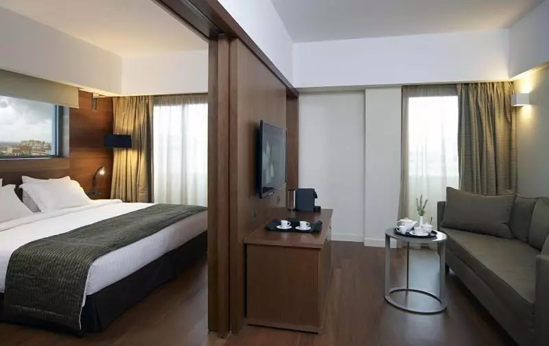 Suite Executiva, Samaria