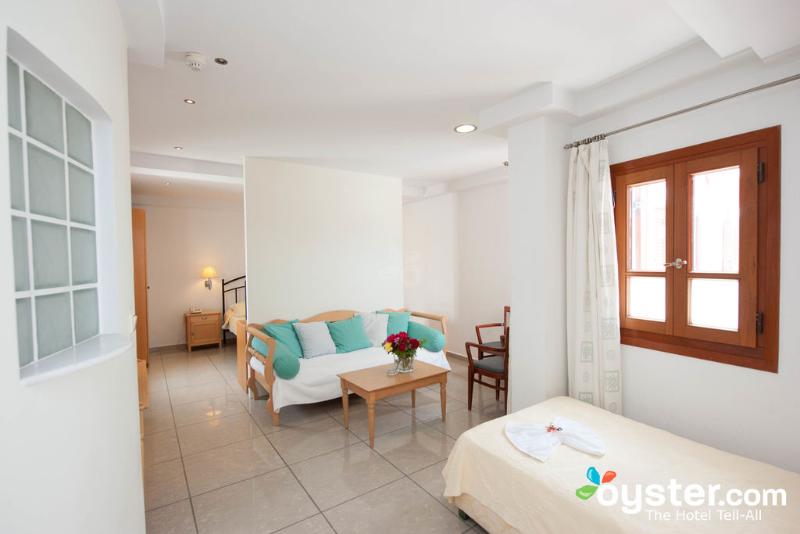 חדר סופריור לשלושה, Theoxenia Caldera