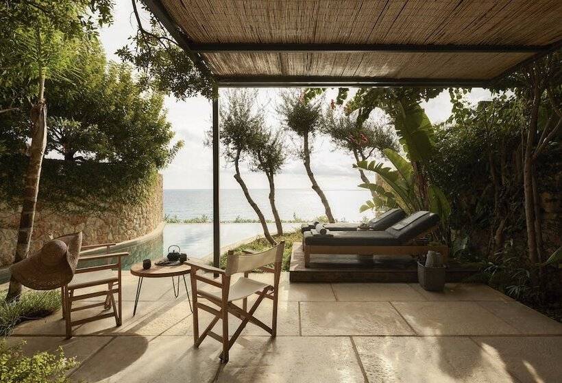 スイート, F Zeen Kefalonia