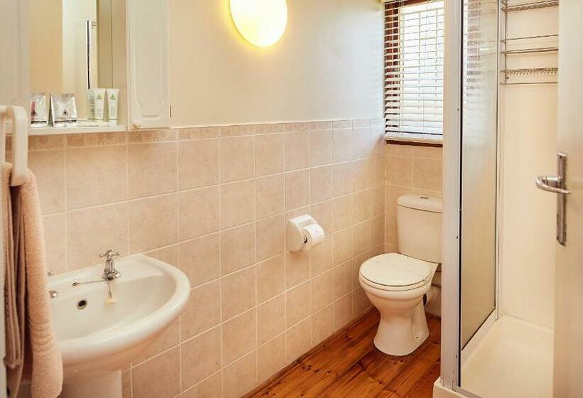 کلبه ییلاقی, First Group Kowie River Chalets