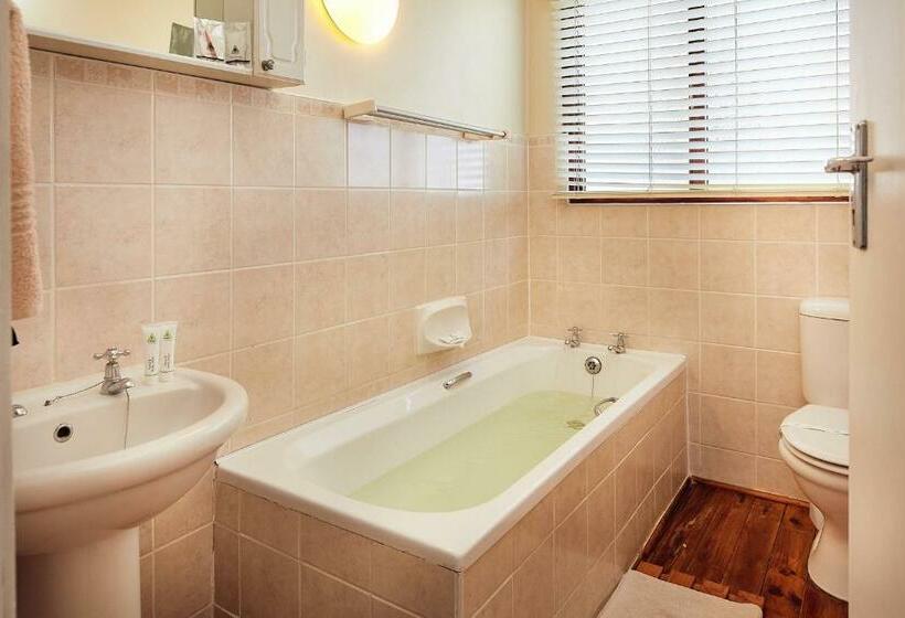 کلبه ییلاقی, First Group Kowie River Chalets