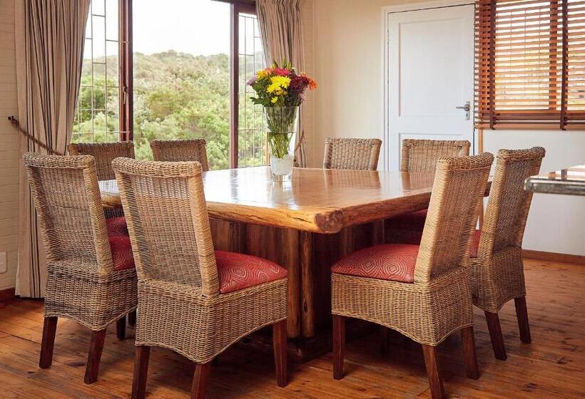 کلبه ییلاقی, First Group Kowie River Chalets