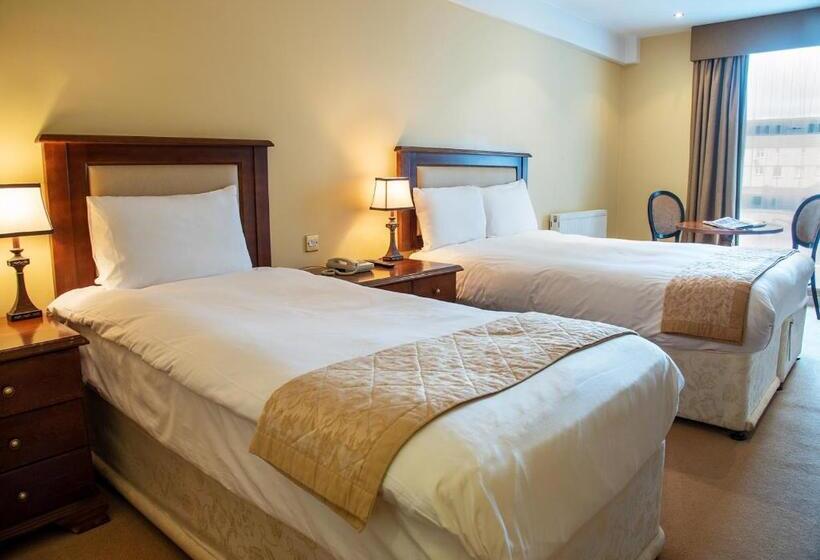 חדר קלאסי לשלושה, Brandon Hotel Conference & Leisure Centre