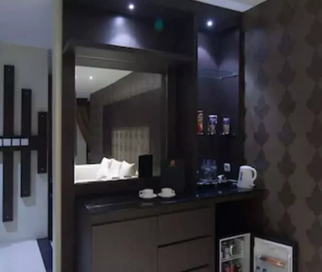 اتاق لوکس, Aria Barito