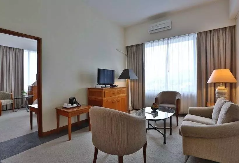 سوییت جونیور, Aryaduta Manado