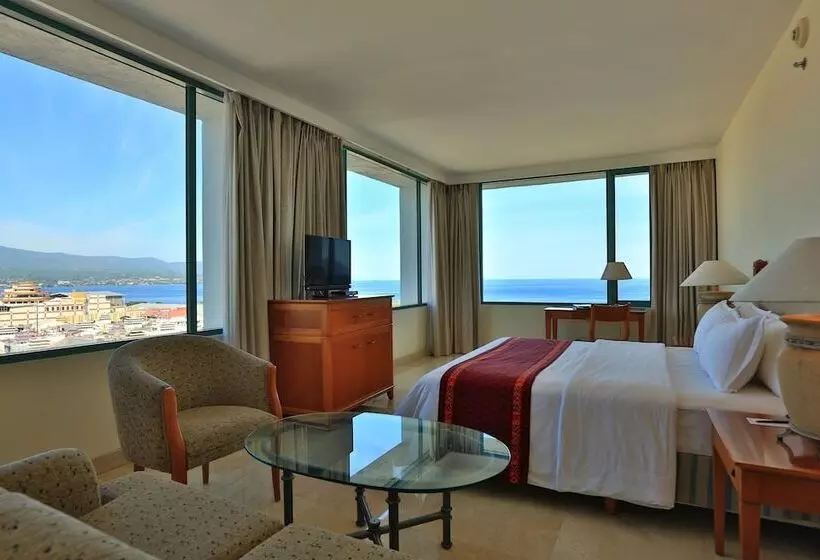 سوییت جونیور, Aryaduta Manado