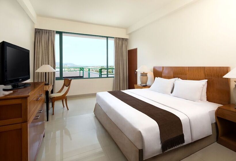 발코니가 있는 스위트, Aryaduta Manado