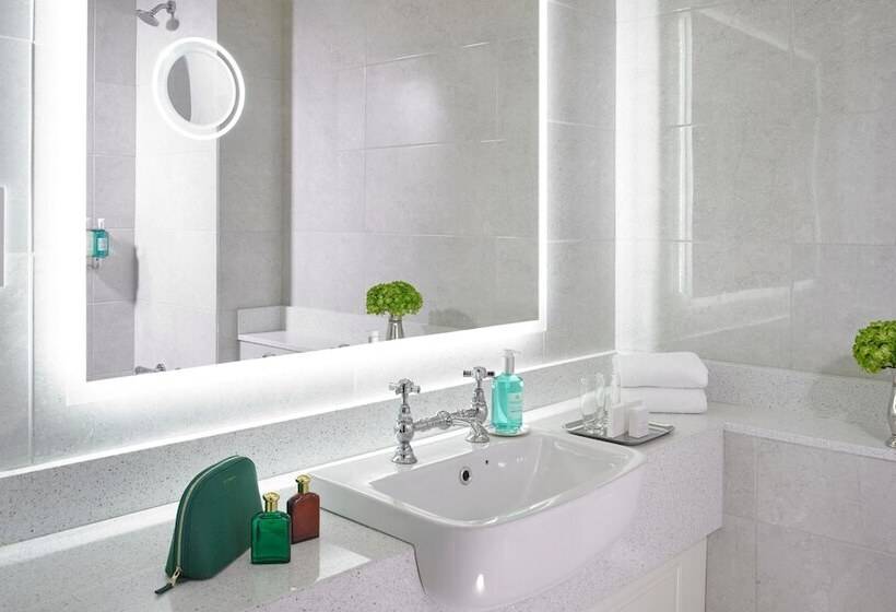 패밀리 룸, Fitzgeralds Woodlands House