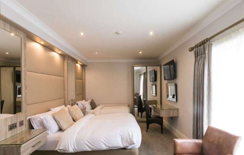 패밀리 룸, Fitzgeralds Woodlands House