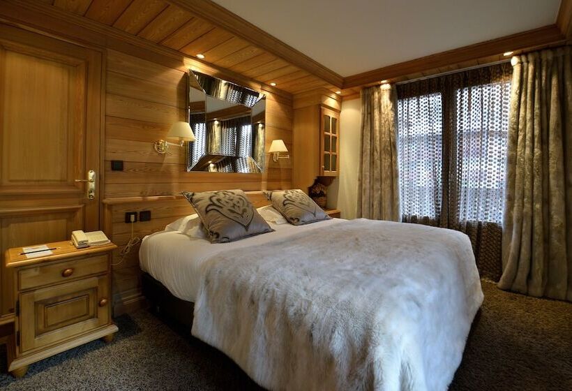 اتاق با نمای کوهستان کلاسیک, Tsanteleina