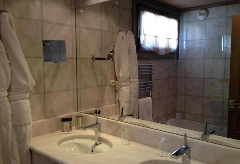 اتاق با نمای کوهستان کلاسیک, Tsanteleina