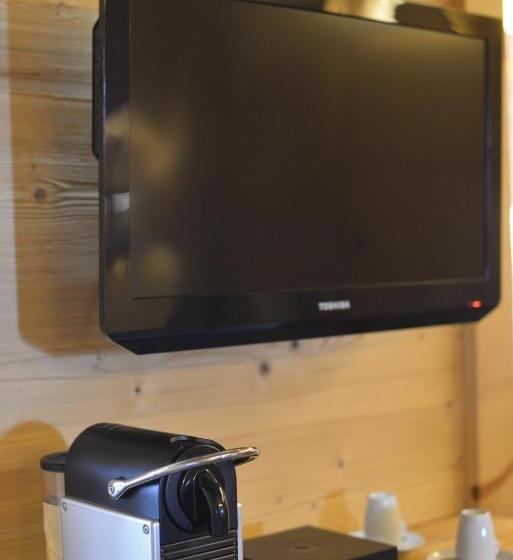 سوئیت جونیور با چشم‌انداز کوهستان, Tsanteleina