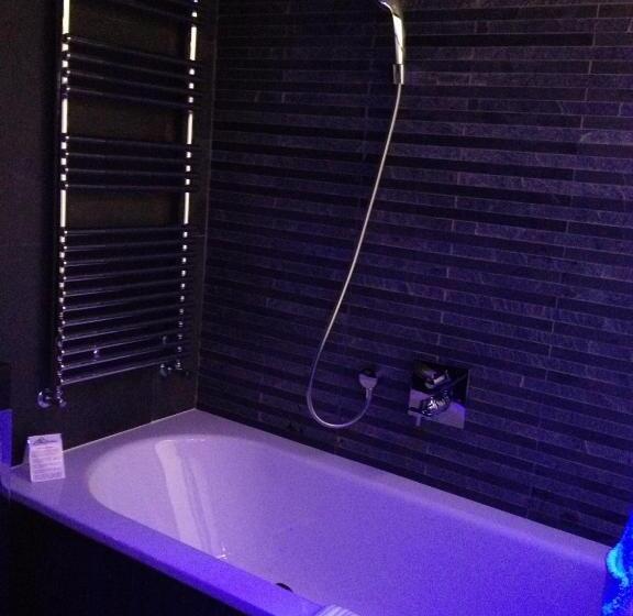 سوییت با چشم‌انداز کوه, Tsanteleina