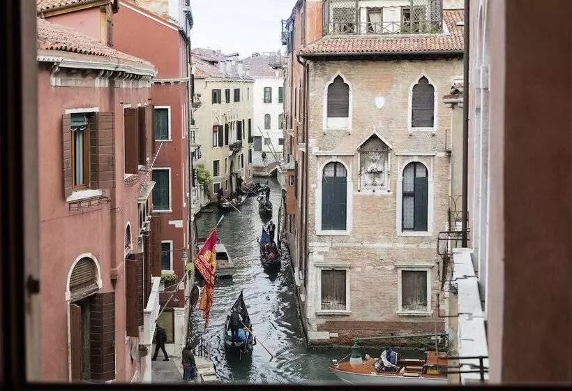 سوئیت جونیور با چشم‌انداز, All’angelo Art