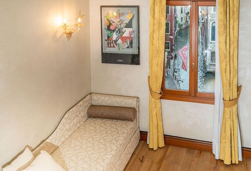 Junior Suite with Views, All’angelo Art