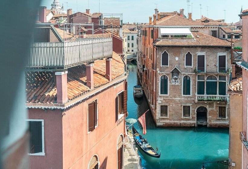 اتاق لوکس با چشم‌انداز, All’angelo Art