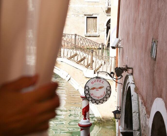 Deluxe Room with Views, All’angelo Art