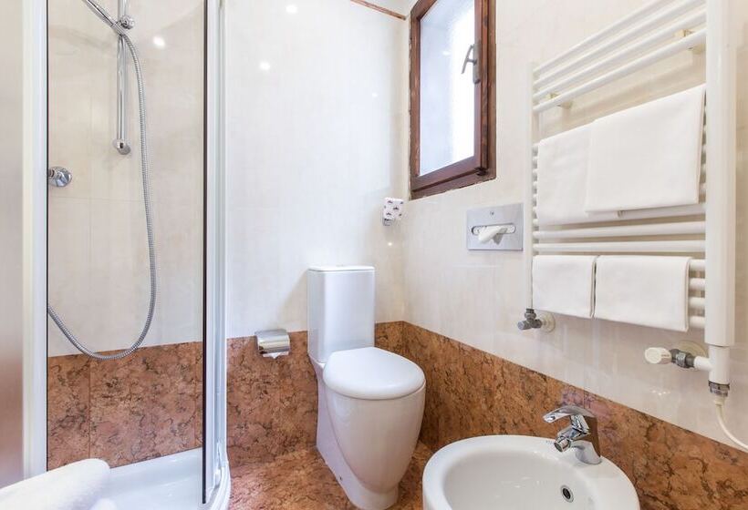 اتاق کلاسیک, Ambassador Tre Rose