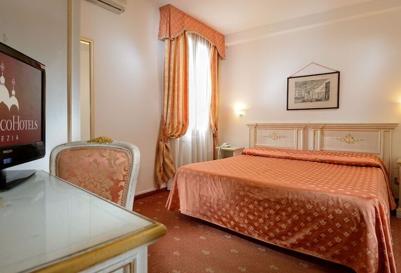 اتاق کلاسیک, Ambassador Tre Rose